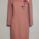 Käsitöö tikandiga trikotaažist kleit