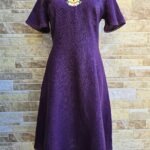 Tumelilla linane käsitöötikandiga kleit suurus L