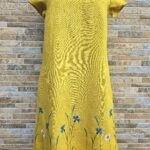 Sinepikollane linane käsitöötikandiga kleit suurus S