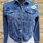 Sinine stretš käsitöö tikandiga teksajakk suurus L-XL