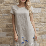 Helehall linane käsitöötikandiga kleit suurus S-XS