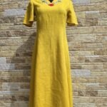 Sinepikollane käsitöötikandiga linane kleit suurus M