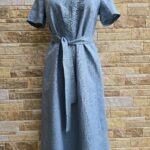 Hallikas sinine, linane käsitöötikandiga kleit suurus L