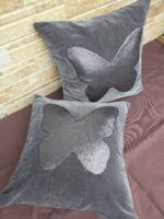 Tumehallid 2 suure liblikaga sametist padjakatted 2tk