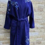 Elektri sinine, 3 suure käsitsi tikitud rahvusliku tikandiga villane mantel suurus L