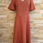 Roostekarva linane käsitöötikandiga kleit suurus L-XL