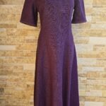 Tumelilla linane käsitöötikandiga kleit suurus L-XL