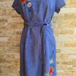 Suitsusinine linane käsitöötikandiga kleit suurus L