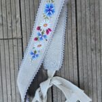 Seotav käsitsi tikitud vöö