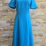 Türkiissinine linane käsitöötikandiga kleit suurus L