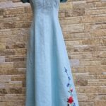 Helesinine linane käsitöötikandiga kleit suurus XS