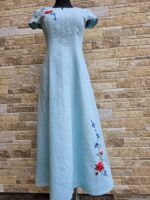 Helesinine linane käsitöötikandiga kleit suurus XS