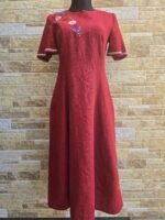 Tumepunane linane käsitöötikandiga kleit suurus M-L - Image 2