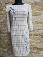 Valge ruuduline, kahe käsitöö tikandiga kleit, suurus L - Image 2