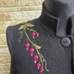 Villane mantel käsitsi tehtud tikanditega, suurus L