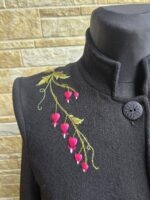 Villane mantel käsitsi tehtud tikanditega, suurus L