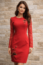 Punane trikotaažist käsitöö tikanditega kleit suurus S