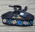 Must villane rahvusliku käsitöötikandiga vöö