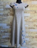 Helehall linane Muhu käsitöö tikandiga kleit. Eesti käsitöö. Rukkilille tikand. Pikk linane kleit.