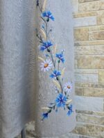 Helehall linane Muhu käsitöö tikandiga kleit. Eesti käsitöö. Rukkilille tikand. Pikk linane kleit.