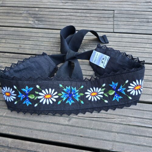 Must linane käsitöö tikandiga vöö